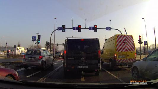 TOYOTA YARIS HYBRID MR`14 (CT0412M)