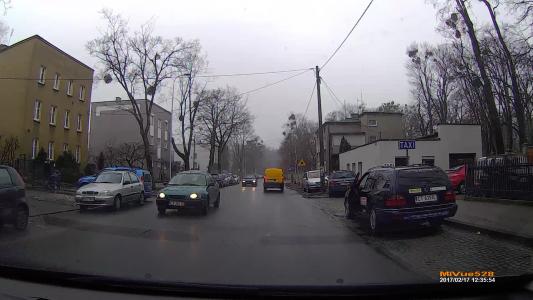 MERCEDES BENZ E 300 (CT6353L)