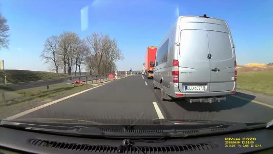 MERCEDES-BENZ SPRINTER 519 (DLU60272)