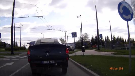 MITSUBISHI L200 (LU9394F)