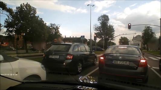 SKODA OCTAVIA (WR7354U)