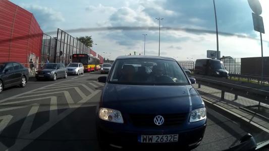 VOLKSWAGEN TOURAN 1.6 (WW2632E)