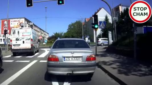 TOYOTA AVENSIS SEDAN                 MR`01 (ZS63337)